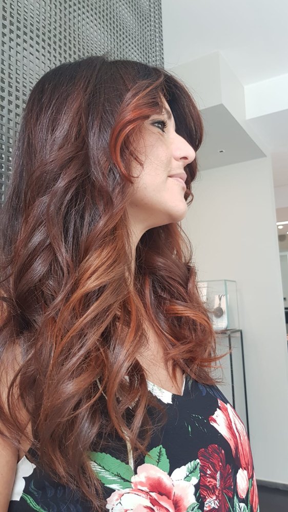 Capelli lunghi mossi color rame