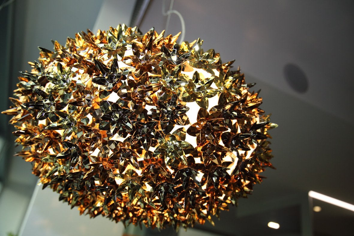 Lampadario dorato decorativo