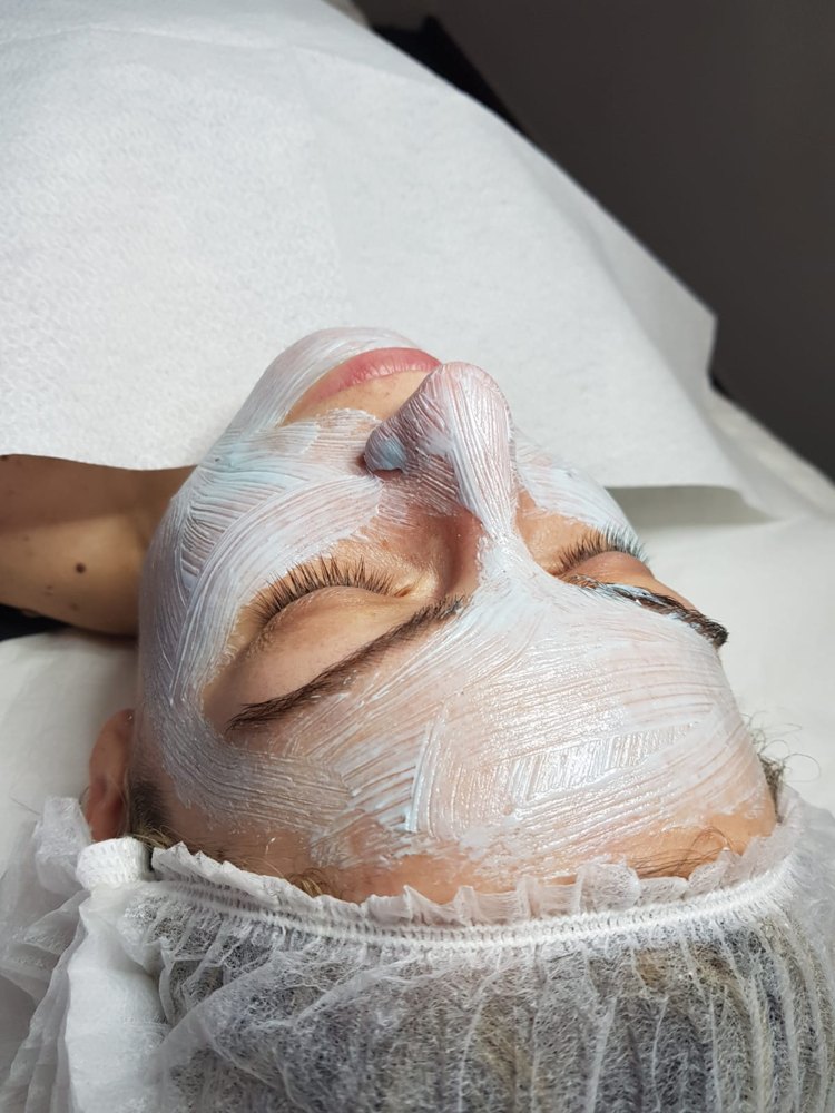 Trattamento viso con maschera